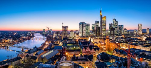 Southern Rhine New Year's Dream 2025 Frankfurt Skyline Abends mit A-ROSA