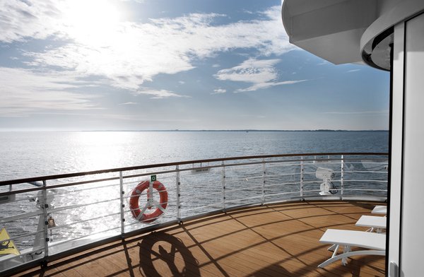The view of the Rhine from the outdoor area of the SPA-ROSA at the bow of the A-ROSA AQUA and A-ROSA BRAVA under a slightly cloudy sky.